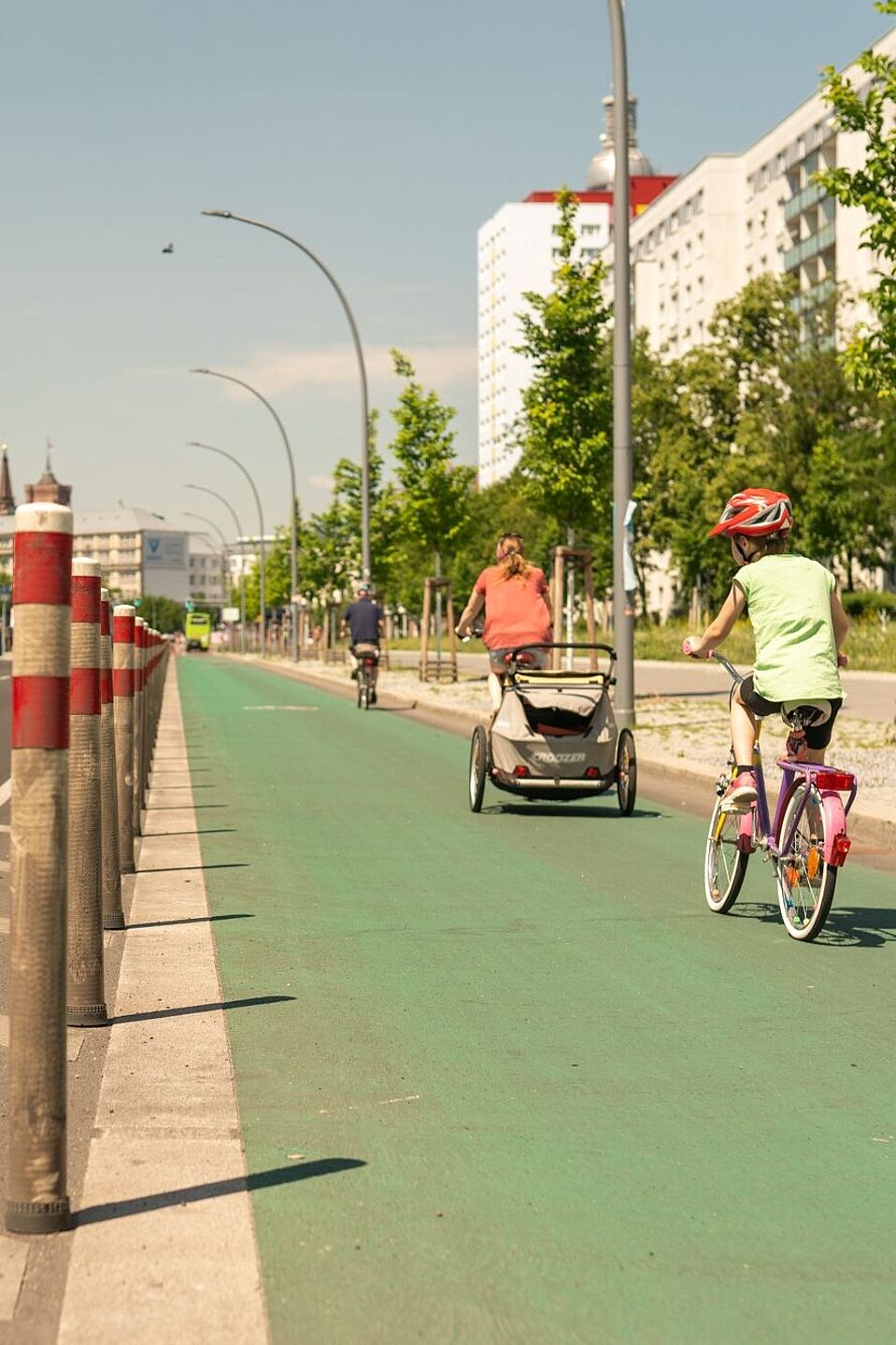 Protected Bikelane in Berlin Holzmarktstraße Protected Bikelane in Berlin Holzmarktstraße